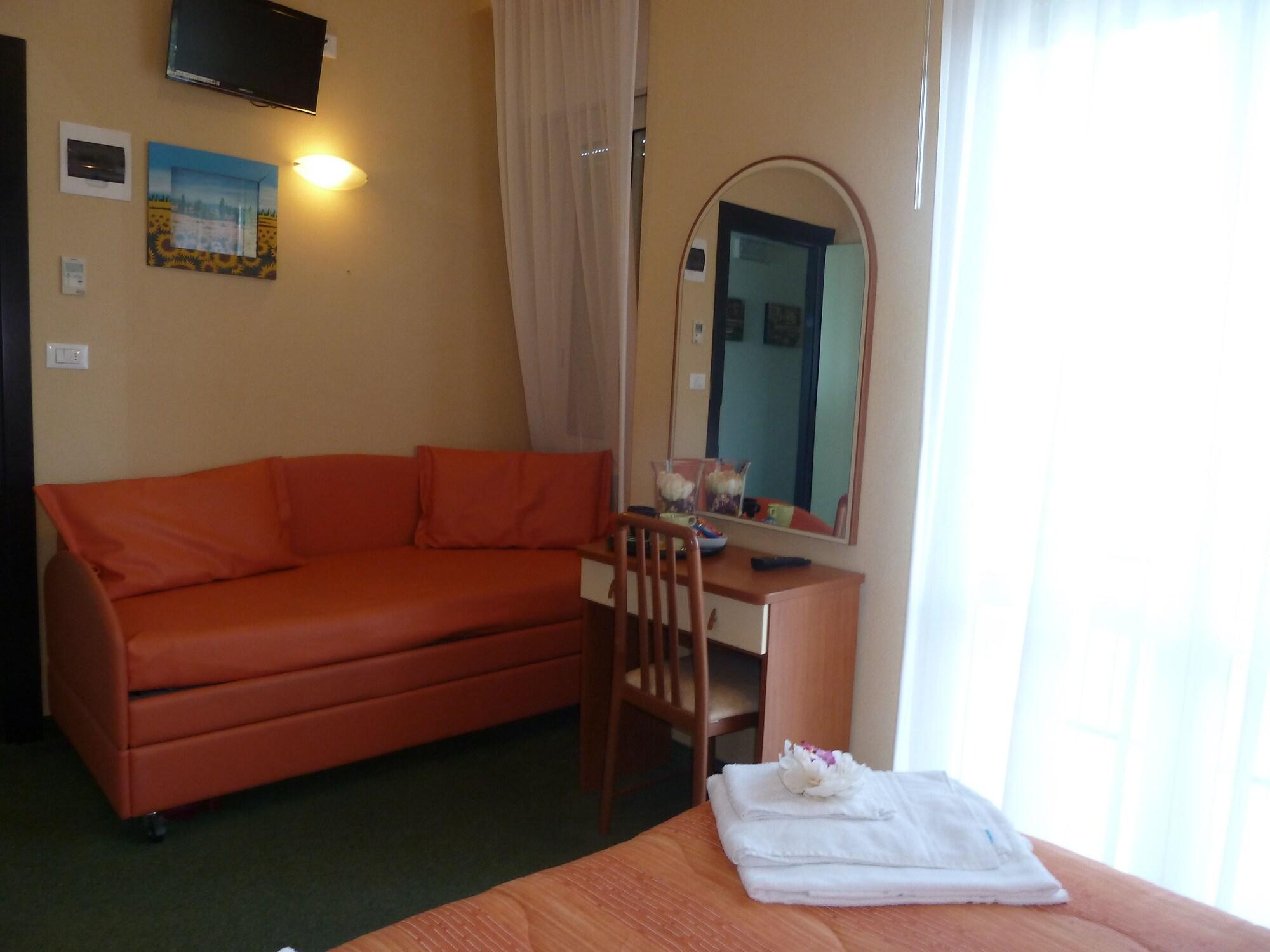 Hotel Crosal Ρίμινι Εξωτερικό φωτογραφία
