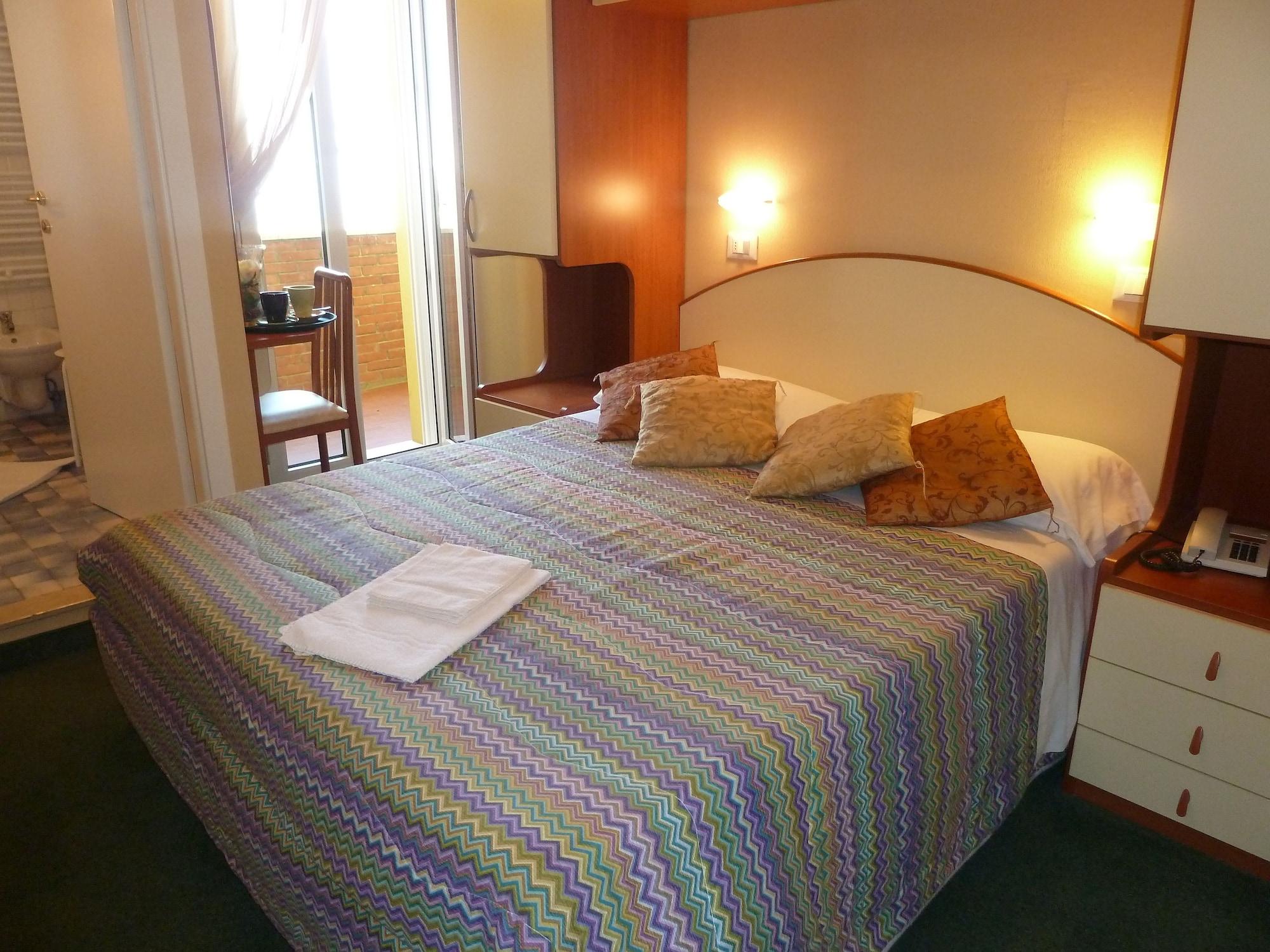 Hotel Crosal Ρίμινι Εξωτερικό φωτογραφία