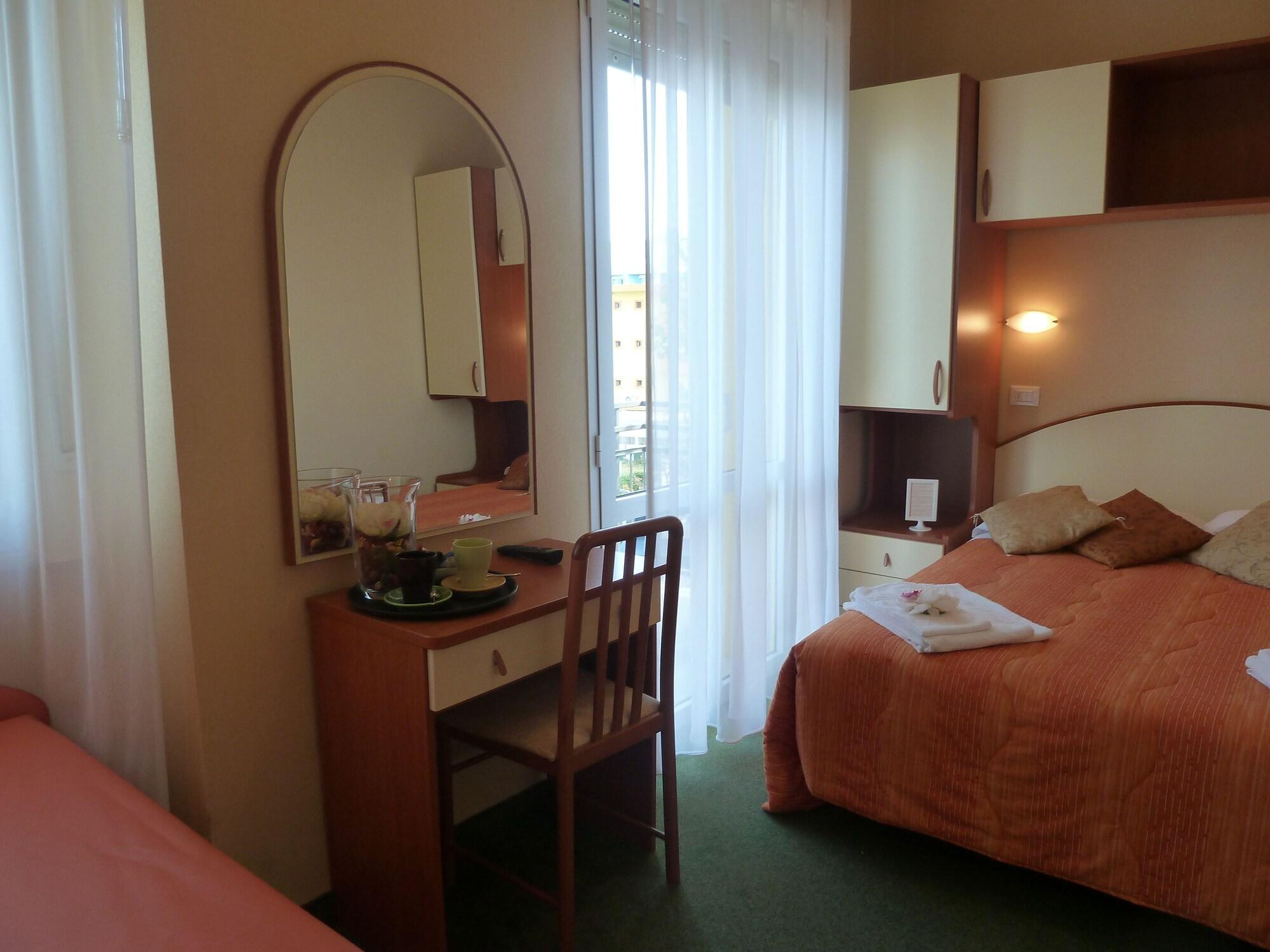 Hotel Crosal Ρίμινι Εξωτερικό φωτογραφία