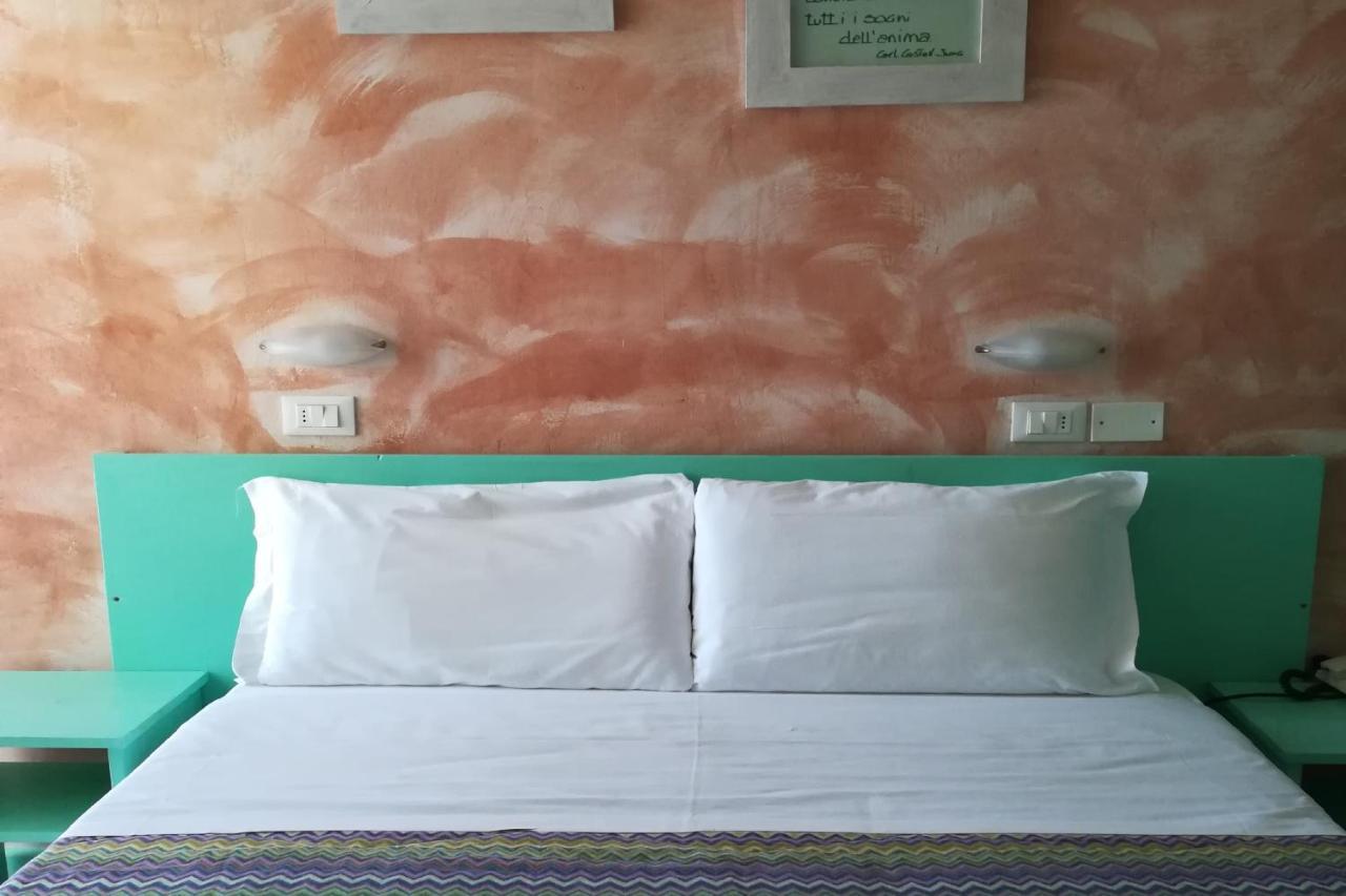 Hotel Crosal Ρίμινι Εξωτερικό φωτογραφία