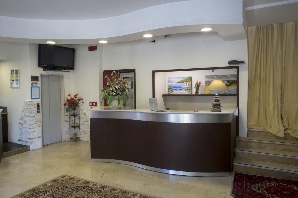Hotel Crosal Ρίμινι Εξωτερικό φωτογραφία