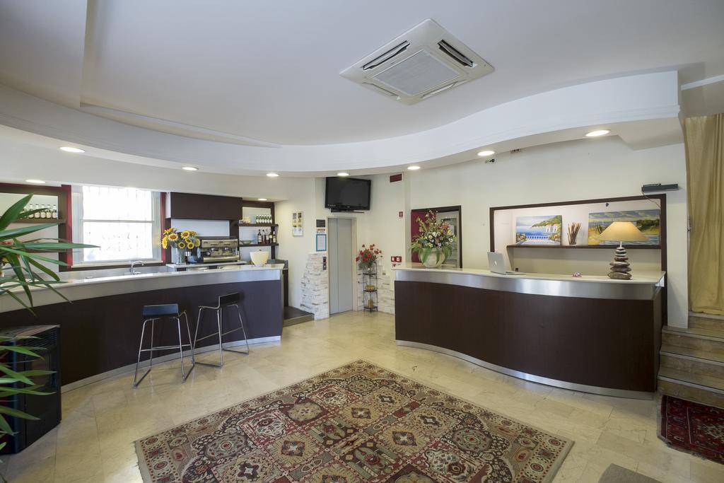 Hotel Crosal Ρίμινι Εξωτερικό φωτογραφία