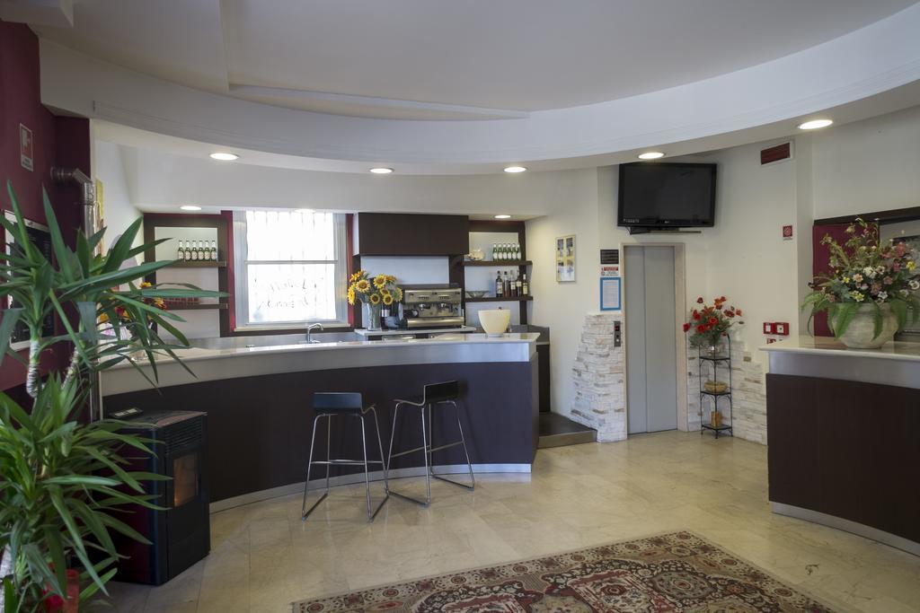 Hotel Crosal Ρίμινι Εξωτερικό φωτογραφία