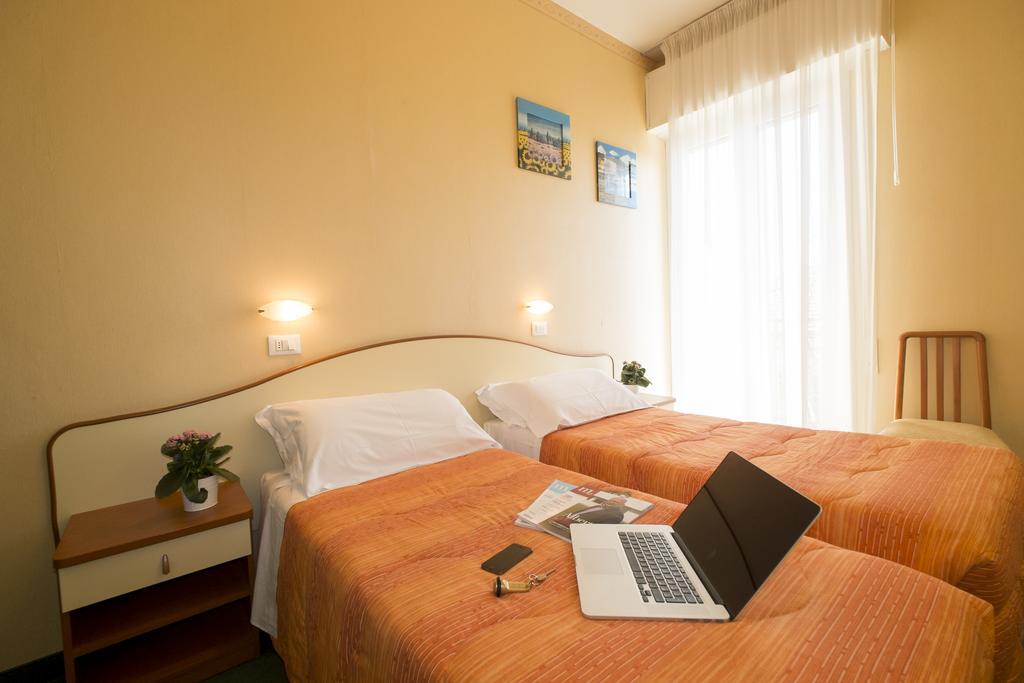 Hotel Crosal Ρίμινι Εξωτερικό φωτογραφία