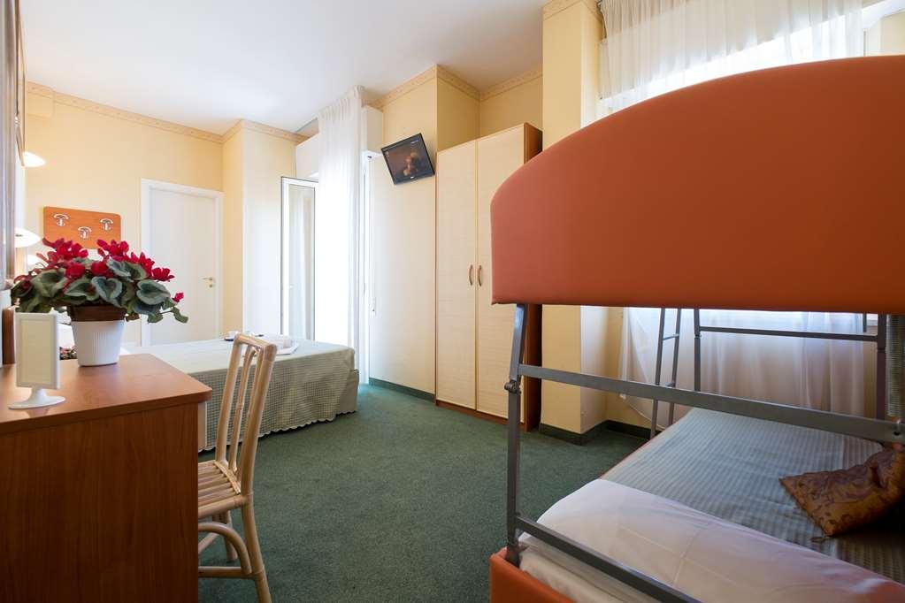 Hotel Crosal Ρίμινι Δωμάτιο φωτογραφία
