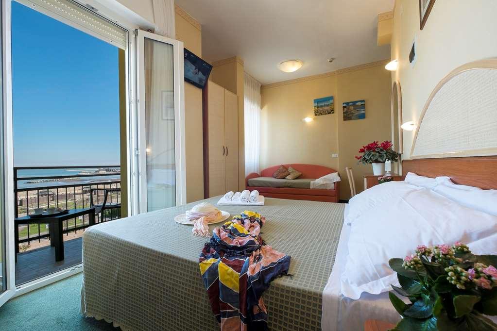 Hotel Crosal Ρίμινι Δωμάτιο φωτογραφία